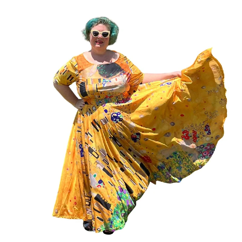 Art Series: Klimt's Kiss Plus Size Maxi Dress with Fitted Bodice, Sleeves and Voluminous Circle Skirt