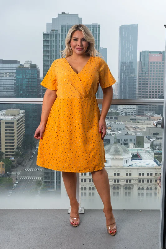 Plus Size Floral Print V-Neck Short Sleeve Midi Dress W/Elastic on Waist And Full Lining In Mustard (197440)