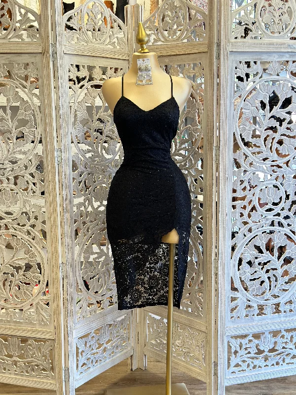 Off - the - Shoulder Women Dress for a Romantic and Feminine LookCrossback Black Lace Dress