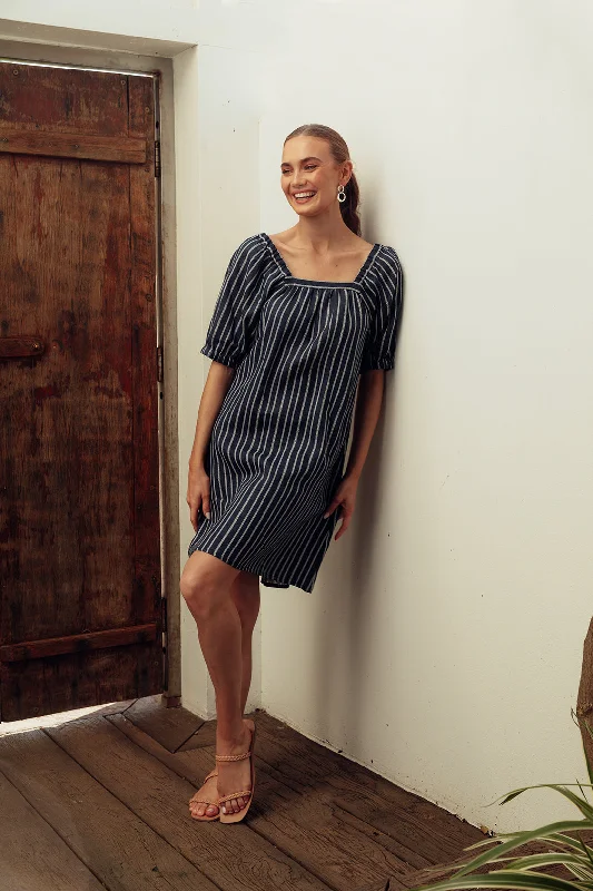 Long - Sleeve Women Dress in Velvet for a Luxurious Winter LookElle Linen Short Dress in Boathouse