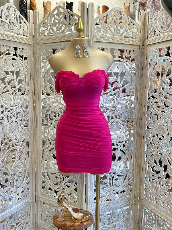 Off - the - Shoulder Women Dress for a Romantic and Feminine LookMagenta Ruched Mini Dress