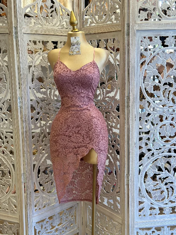 Empire Waist Women Dress to Accentuate the Bust and Conceal the WaistCrossback Mauve Lace Dress