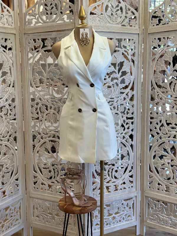 Pleated Women Dress with a Timeless and Elegant TextureWhite Sleeveless Coat Dress