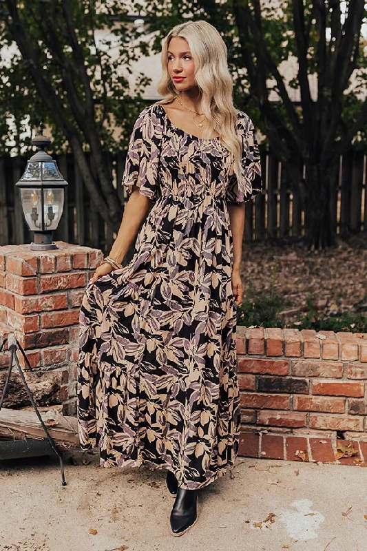 Pleated Women Dress with a Timeless and Elegant TextureCharming Smile Floral Maxi Dress in Black