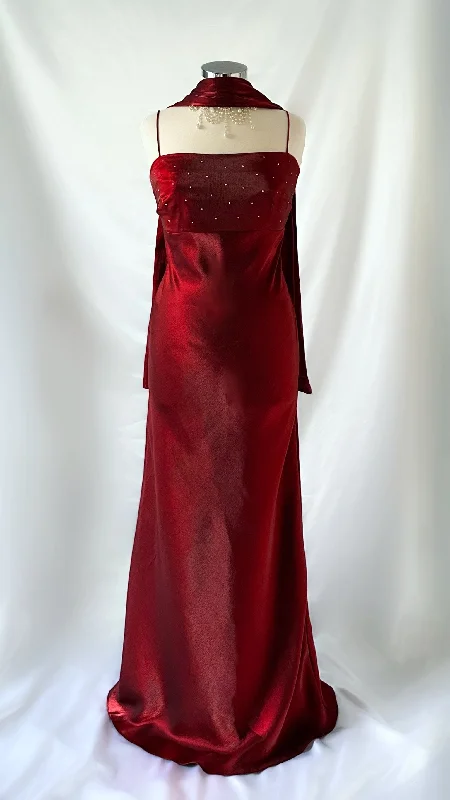 Shift Women Dress with a Simple and Classic Design for Everyday WearSTARLIGHT MERLOT RHINESTONE GOWN & SCARF SET